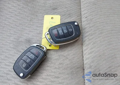 2017 Hyundai Santa Fe Sport 2.4L z USA, uszkodzony, nr VIN 5XYZUDLB1HG491183